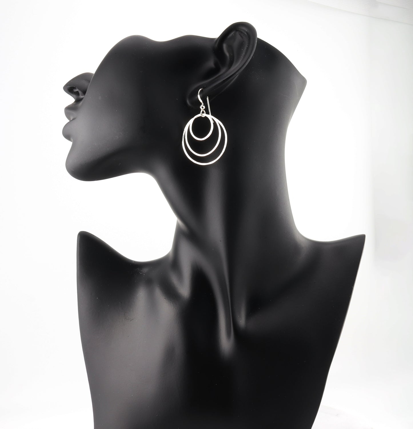 Discover the perfect blend of sustainability and style with our handcrafted hammered hoop earrings. Made from 100% recycled Argentium® 935 silver, these tarnish-resistant earrings are designed to last while maintaining their brilliant finish.