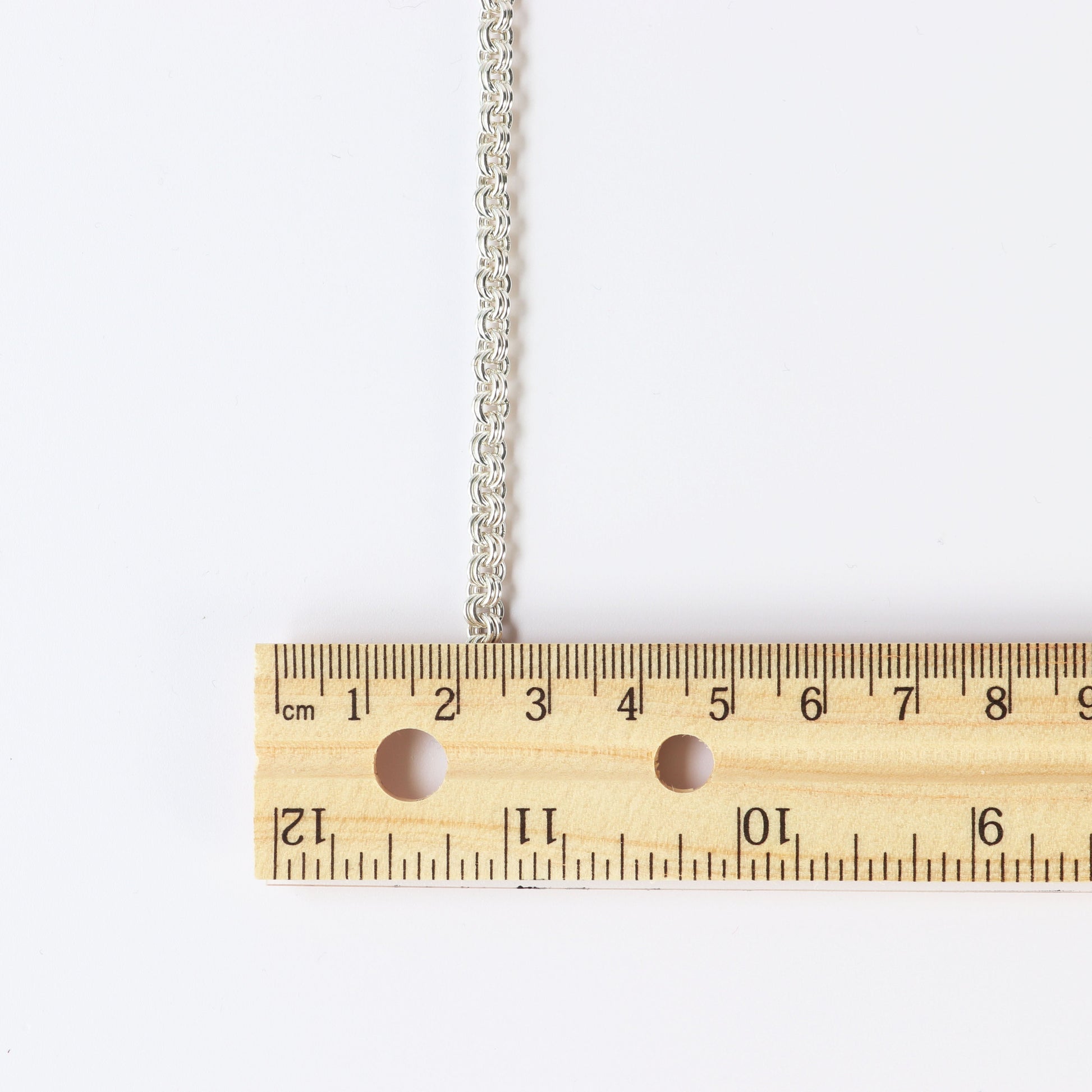 Chain Width is illustrated next to a ruler displaying the width in 0.4 cm or 4 mm