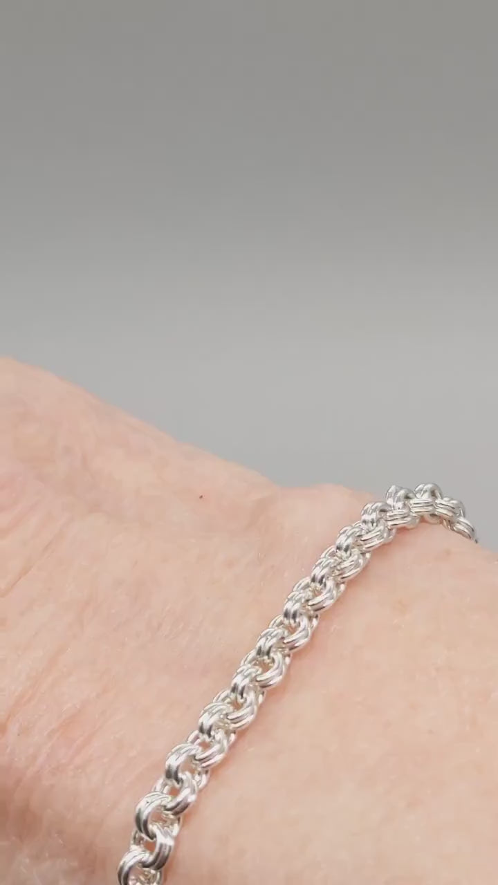 Video demonstration of bracelet on a human wrist using the magnetic clasp.