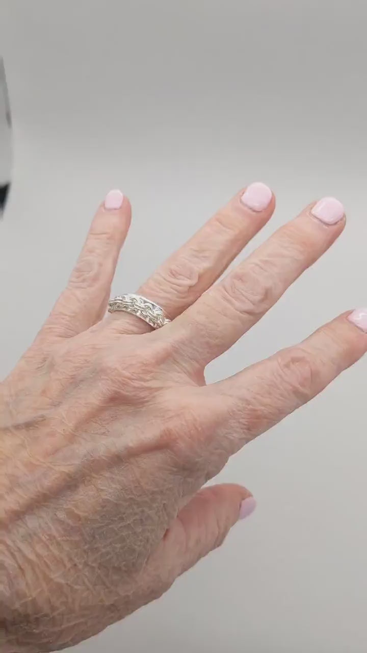 Video of Rotating chain ring worn on hand for scale and style