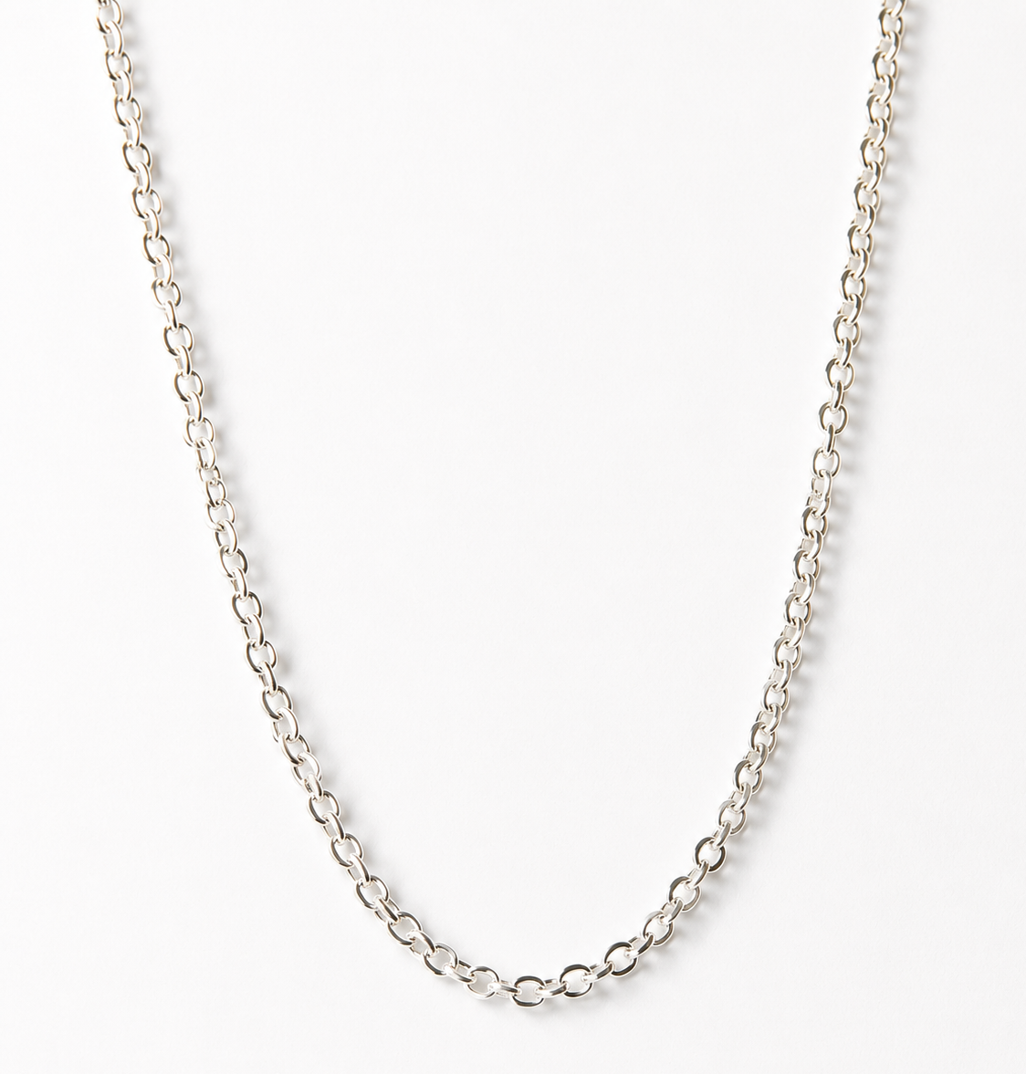Argentim Silver oval 1.9 chain necklace on a white background