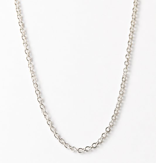 Argentim Silver oval 1.9 chain necklace on a white background