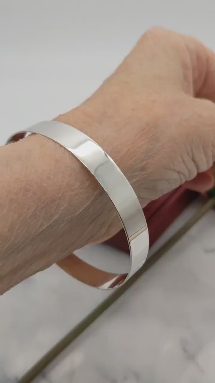 Demo clip of solid Argentium silver bangle 9.5mm width