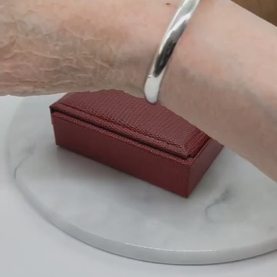 A demo clip of this silver Cuff bracelet handcrafted in solid Argentium® 935. The gently curved low dome profile gives this cuff its sleek, modern look, while the open design allows for slight adjustability.